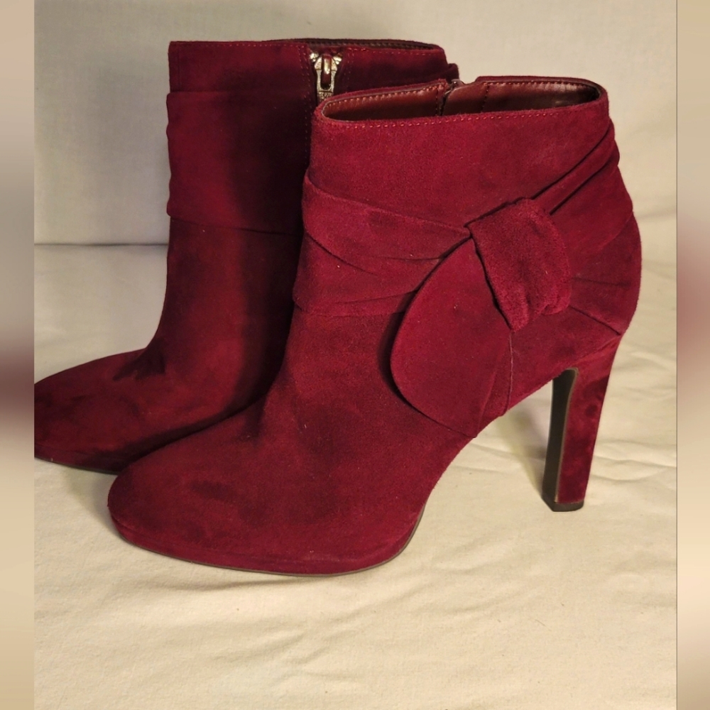 Gianni Bini red suede shoes! Size 7.5